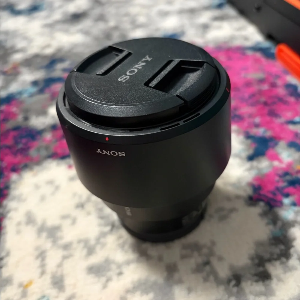 Sony FE 85mm f/1.8 Lens